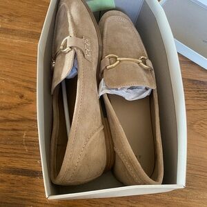 Women's 9.5 "Laurel flats"/ loafers, memory foam, light taupe, WITH BOX